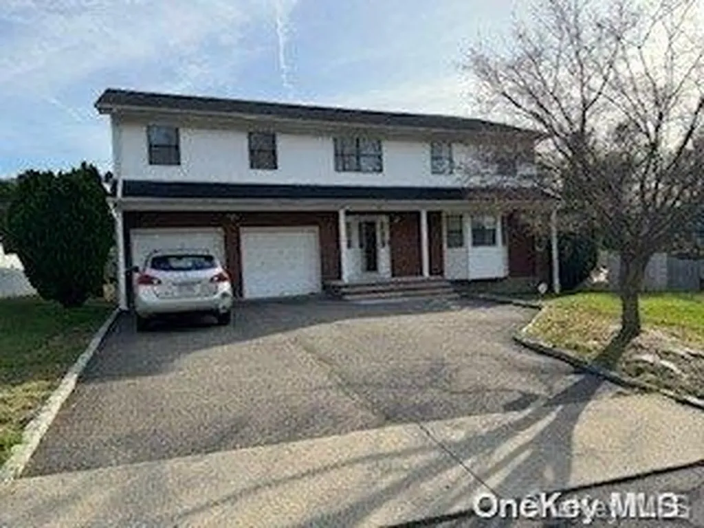 12 Battle Row Old Bethpage NY 11804