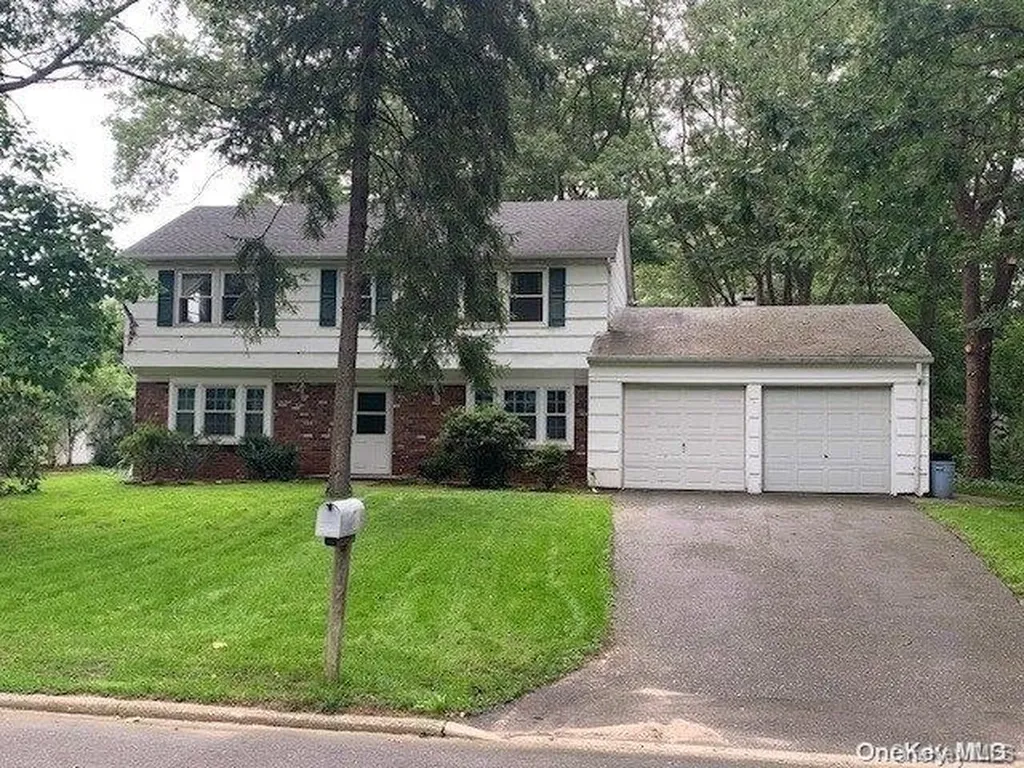 17 Skylark Lane Stony Brook NY 11790