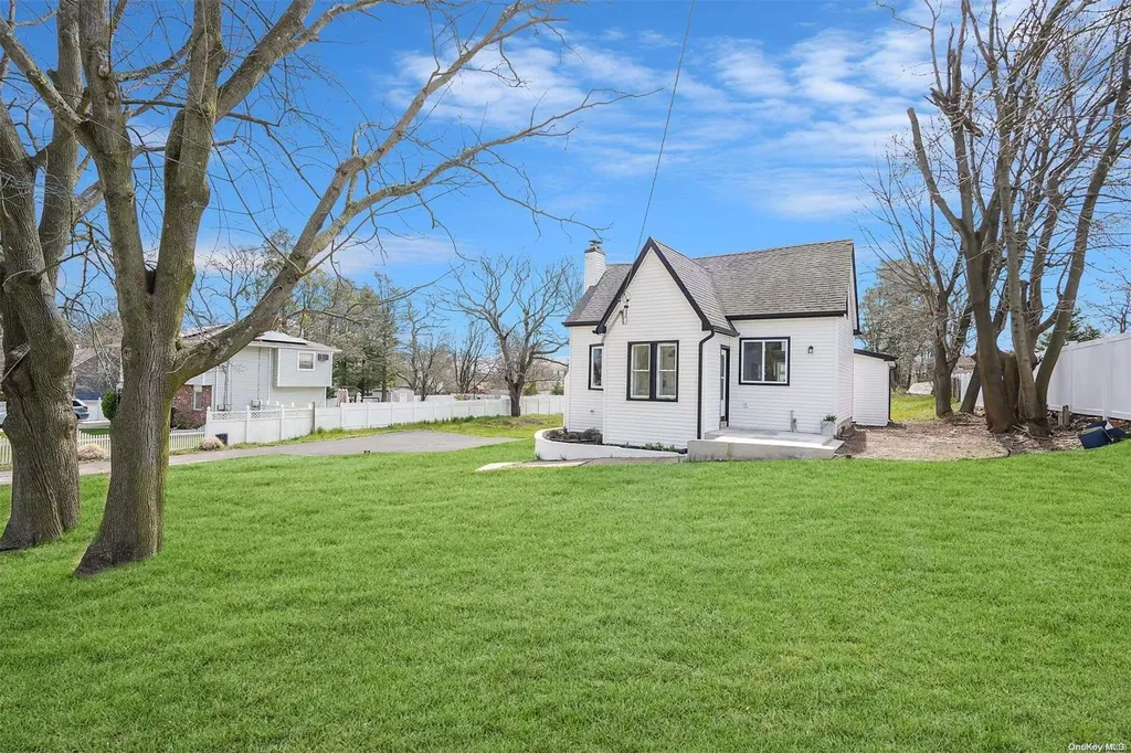 236 Evergreen Avenue Central Islip NY 11722