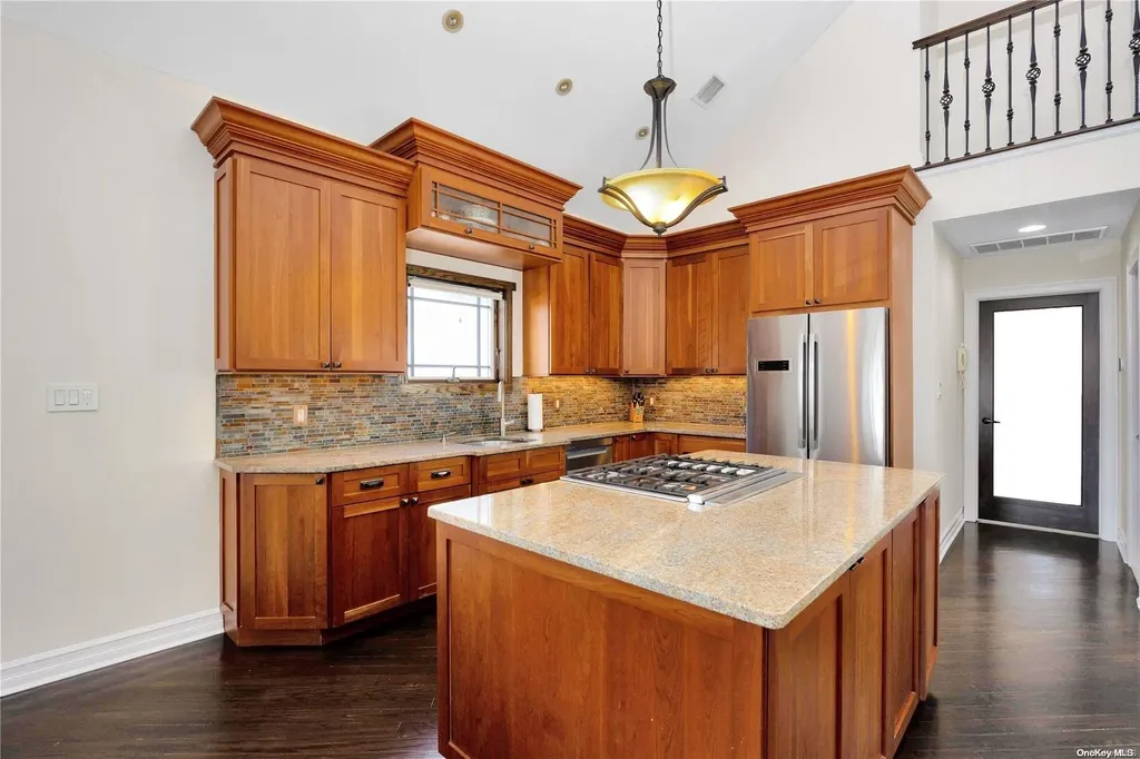 845 E Broadway Long Beach NY 11561