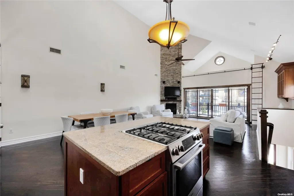 845 E Broadway Long Beach NY 11561