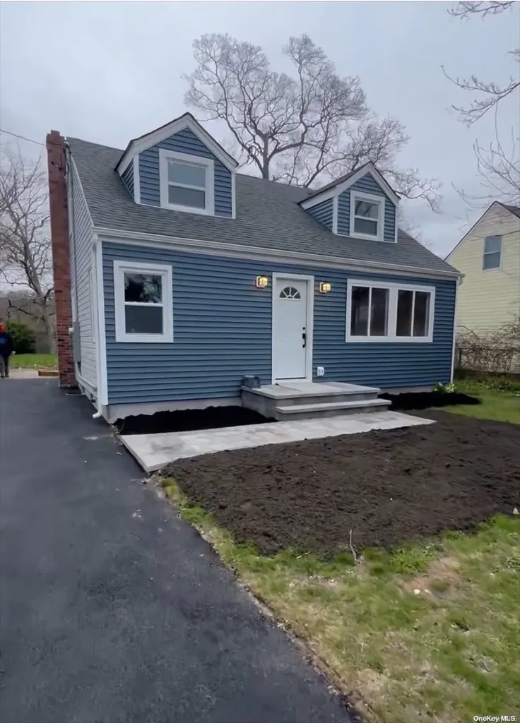 79 Parkview Drive Shirley NY 11967
