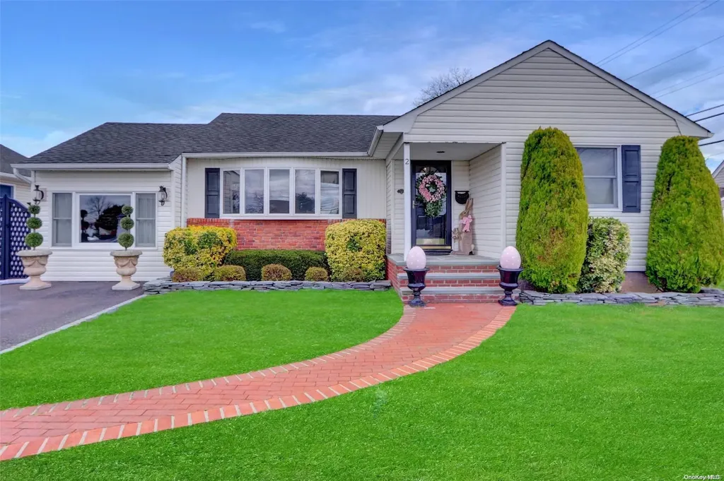 2 N Walnut Place Massapequa NY 11758