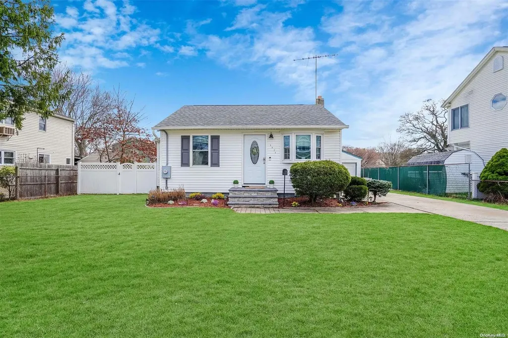 1571 A Street West Babylon NY 11704