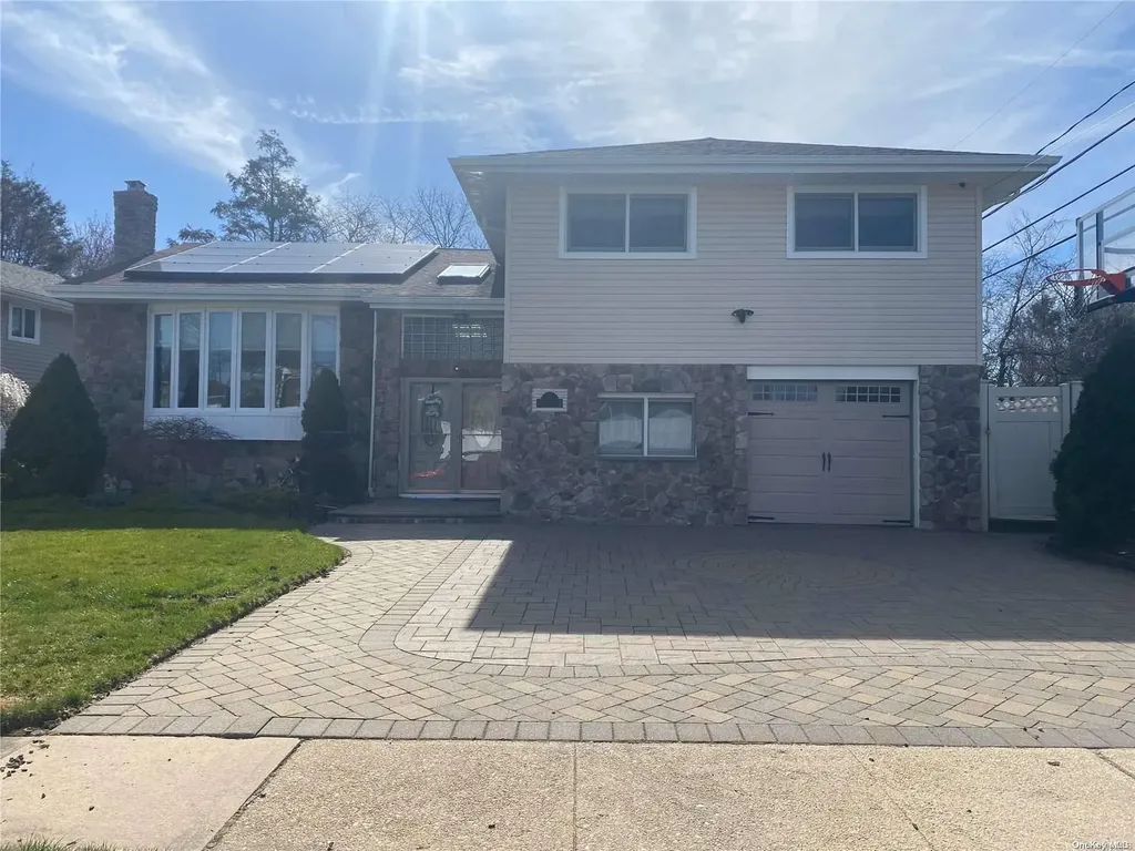 9 Wood Lane Plainview NY 11803