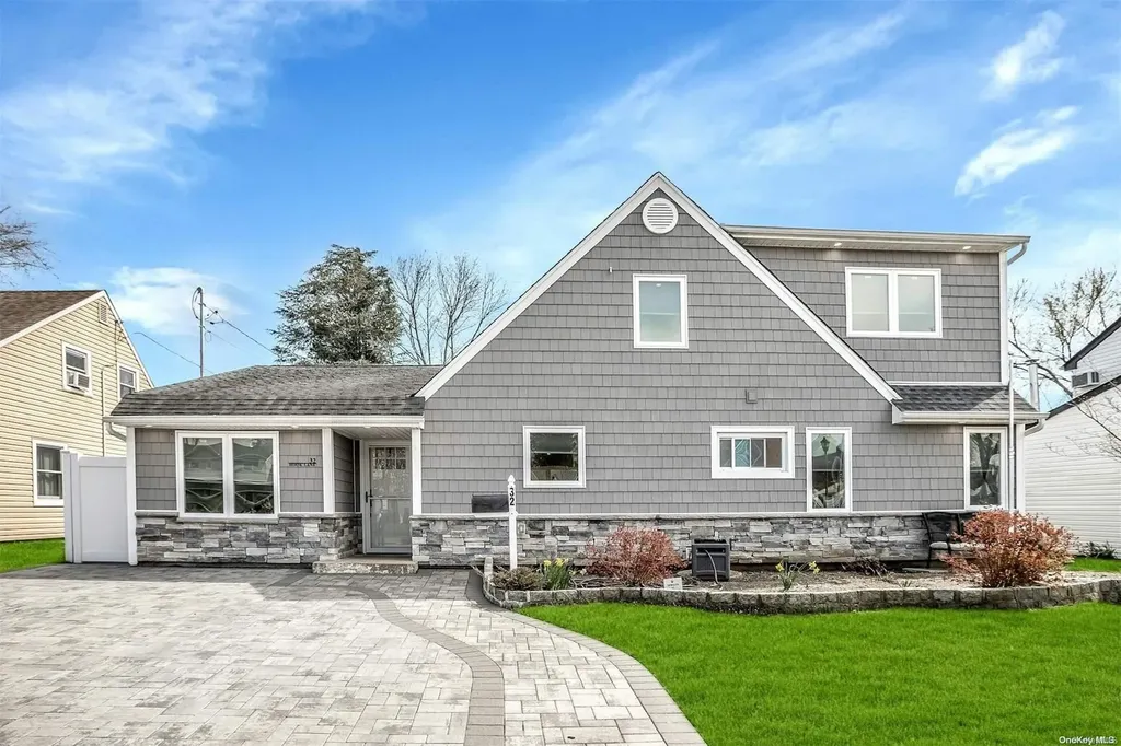 32 Hook Lane Levittown NY 11756