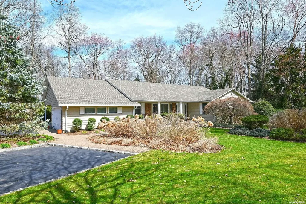23 Arbor Lane Dix Hills NY 11746