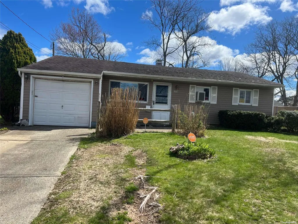 1687 Central Boulevard Bay Shore NY 11706
