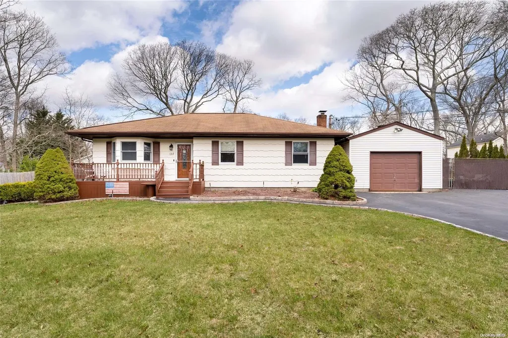 137 Clinton Avenue Mastic NY 11950