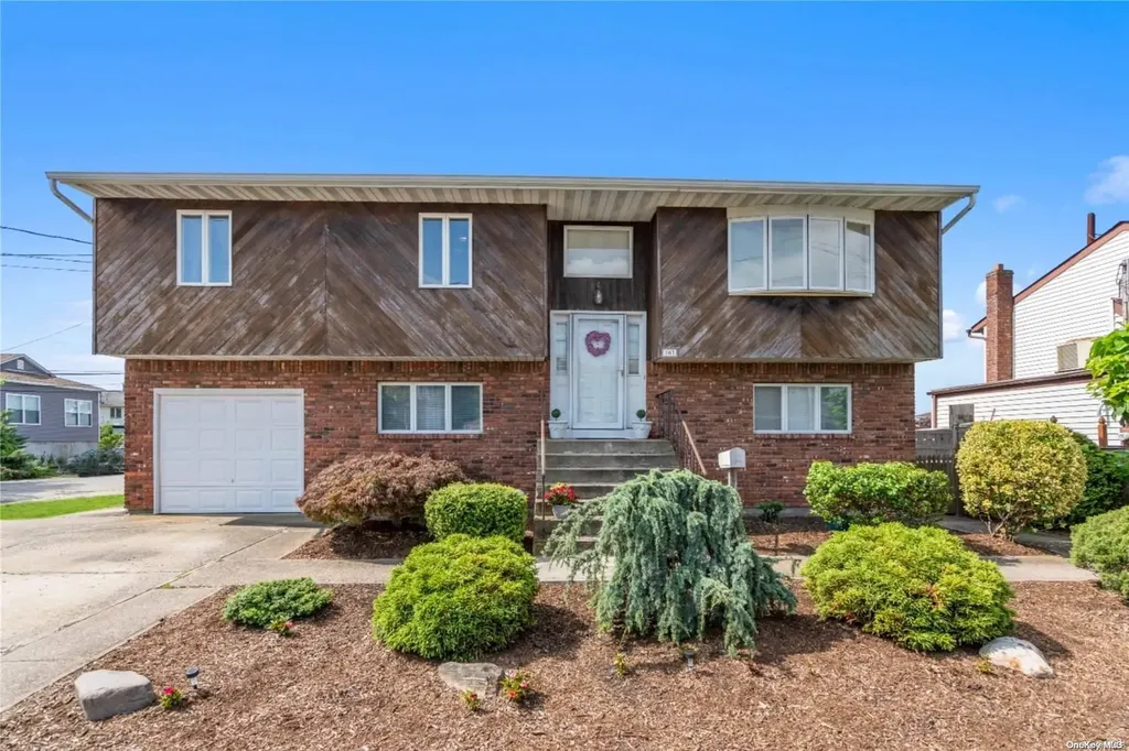 103 Shore Road Lindenhurst NY 11757