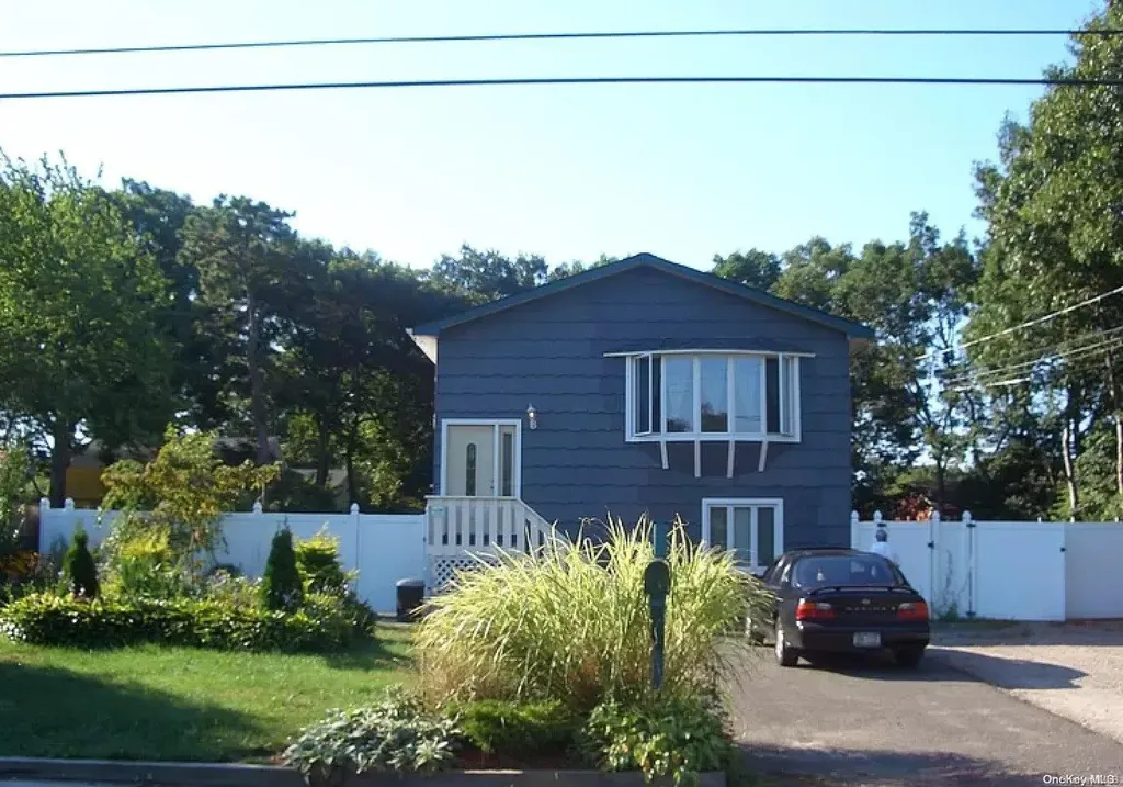102 Alcolade Drive E Shirley NY 11967