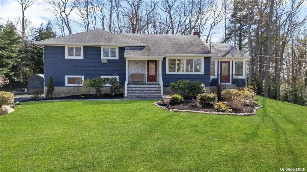 8 Avon Court Dix Hills NY 11746