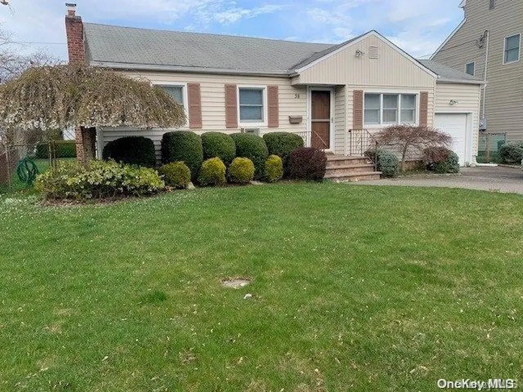 28 Wensley Road Plainview NY 11803