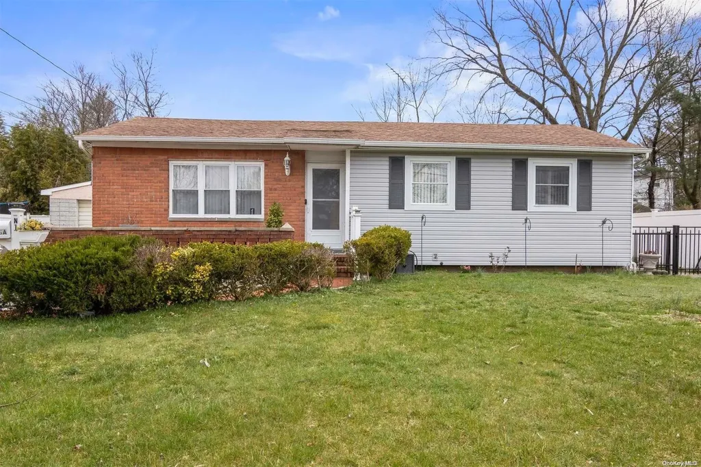 1 Pinetop Drive Central Islip NY 11722