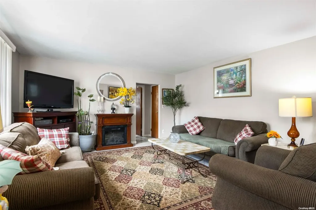 1 Pinetop Drive Central Islip NY 11722