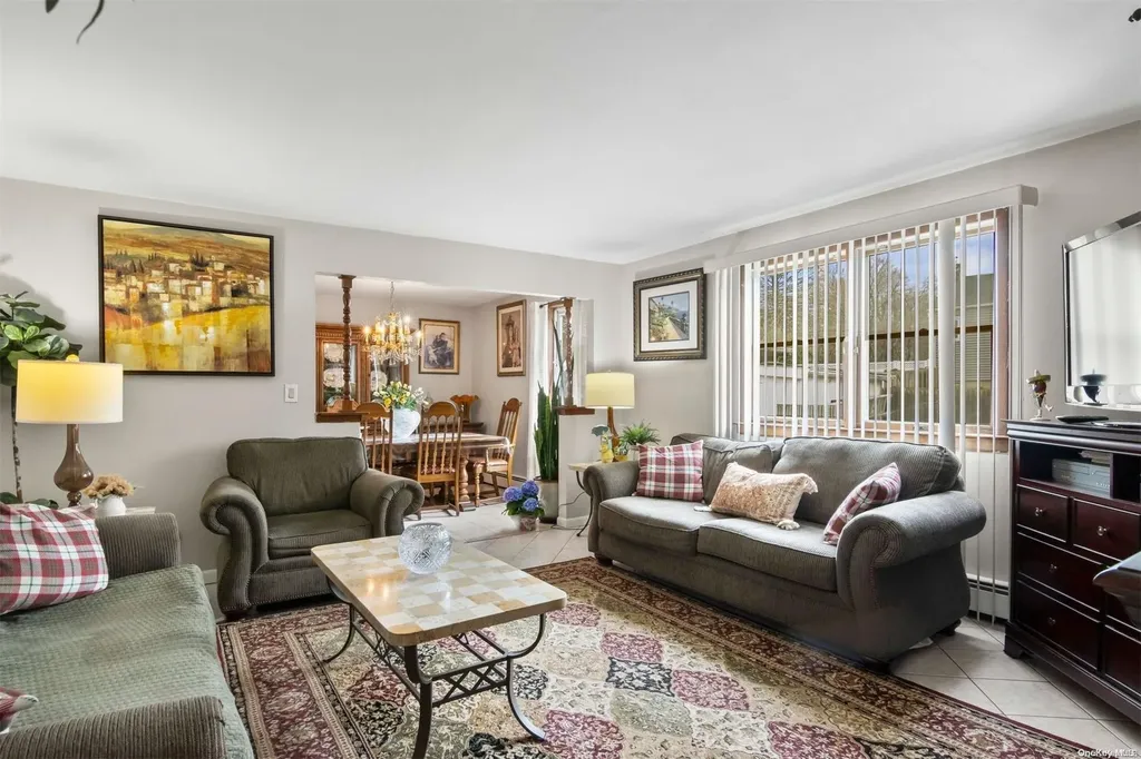 1 Pinetop Drive Central Islip NY 11722