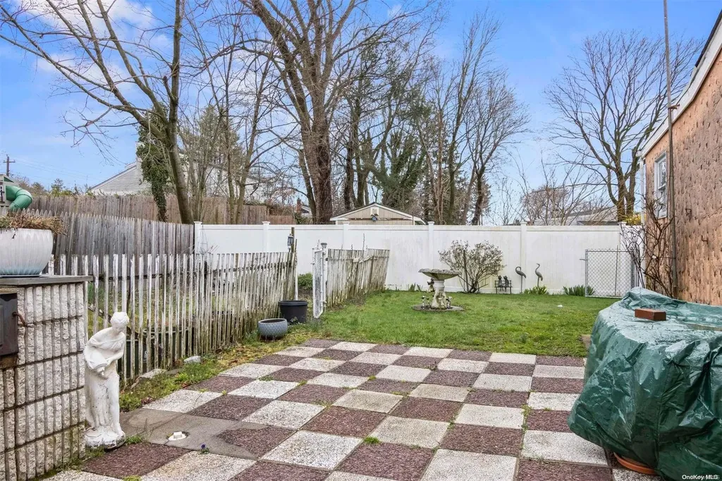 1 Pinetop Drive Central Islip NY 11722