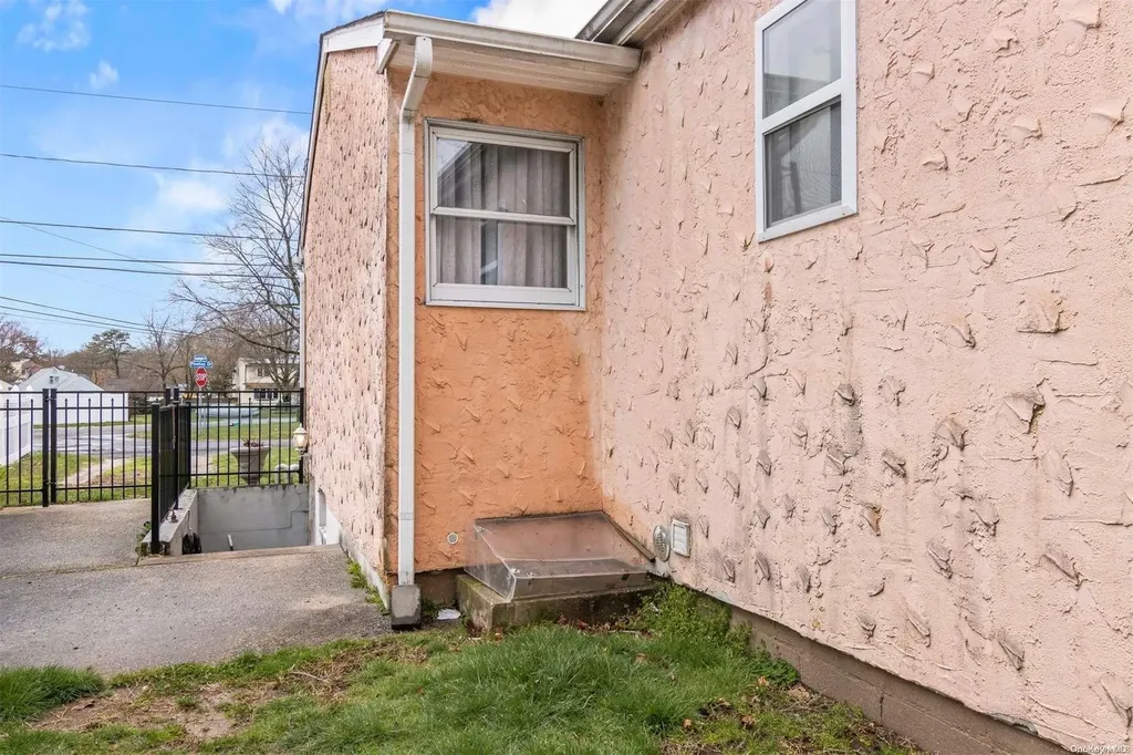 1 Pinetop Drive Central Islip NY 11722