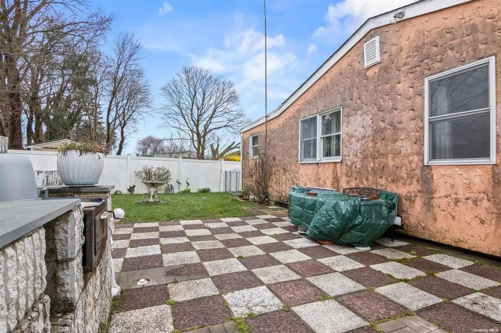 1 Pinetop Drive Central Islip NY 11722