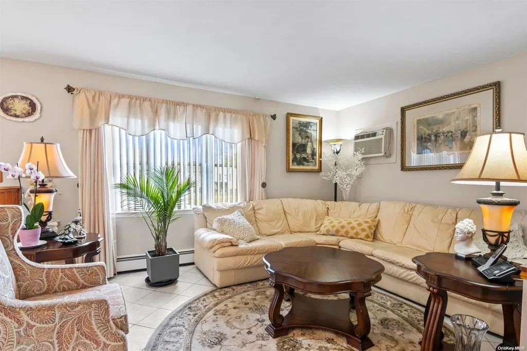 1 Pinetop Drive Central Islip NY 11722