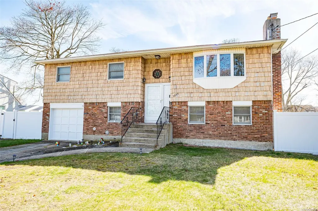 1081 Hyman Avenue Bay Shore NY 11706