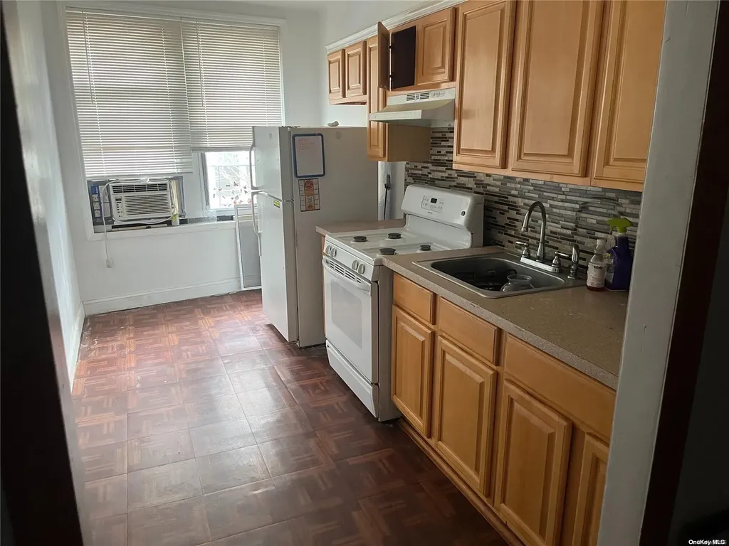 523 Ridgewood Avenue Brooklyn NY 11208