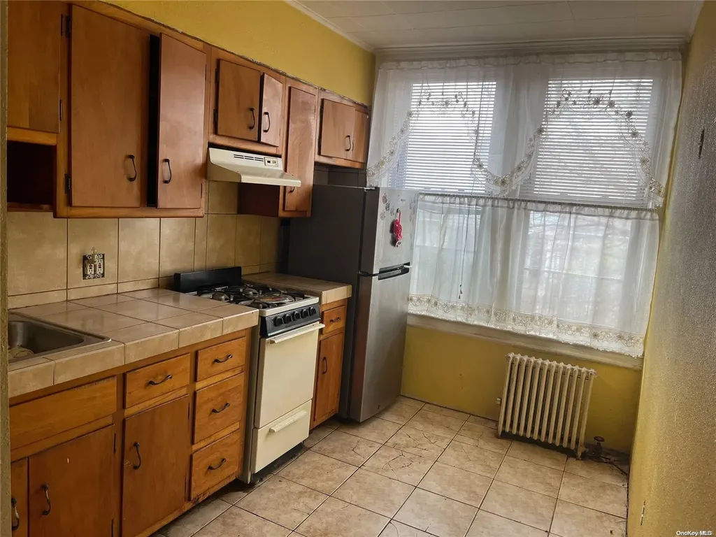 523 Ridgewood Avenue Brooklyn NY 11208