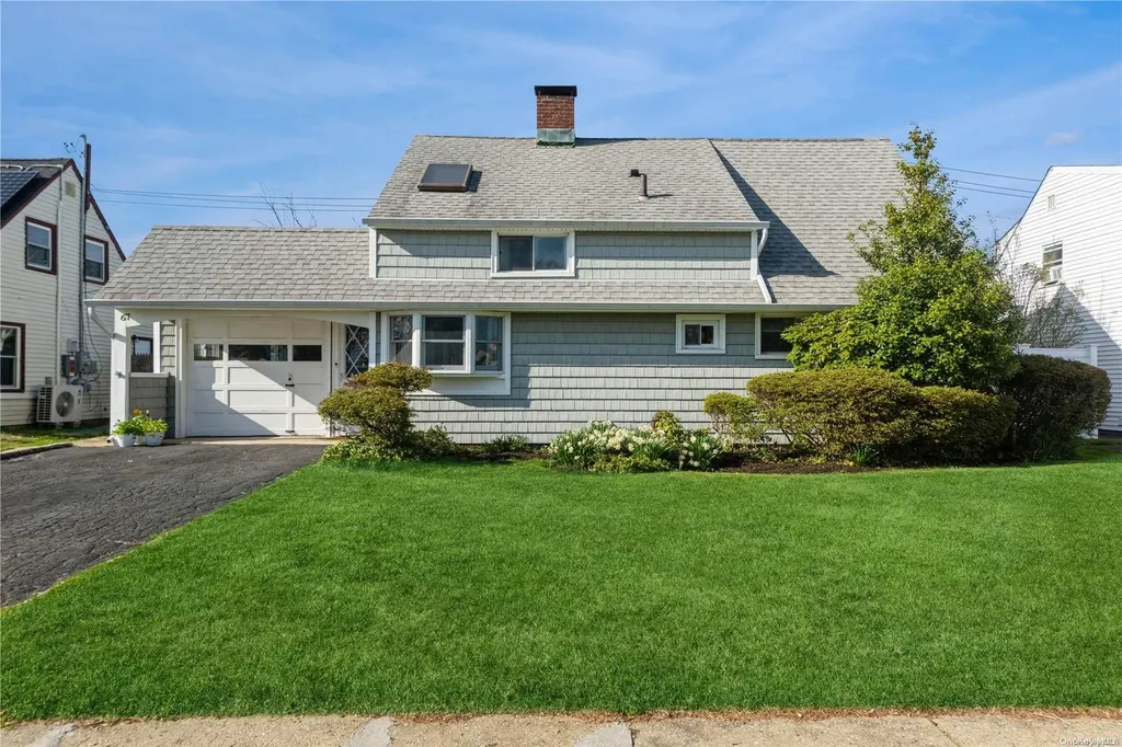 67 Stonecutter Road Levittown NY 11756