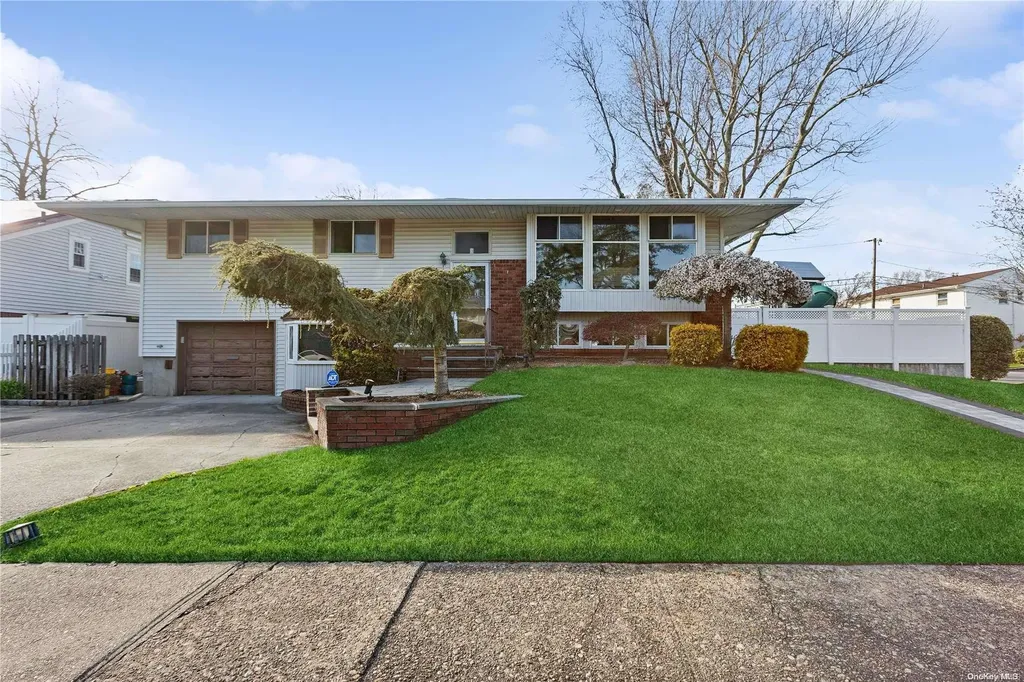 6 Pleasant Avenue Plainview NY 11803