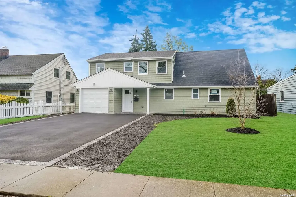 30 Gleaner Lane Levittown NY 11756