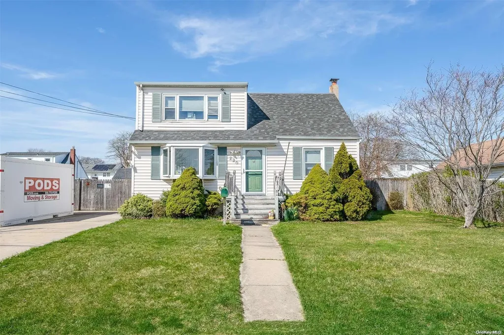 220 44th Street Lindenhurst NY 11757