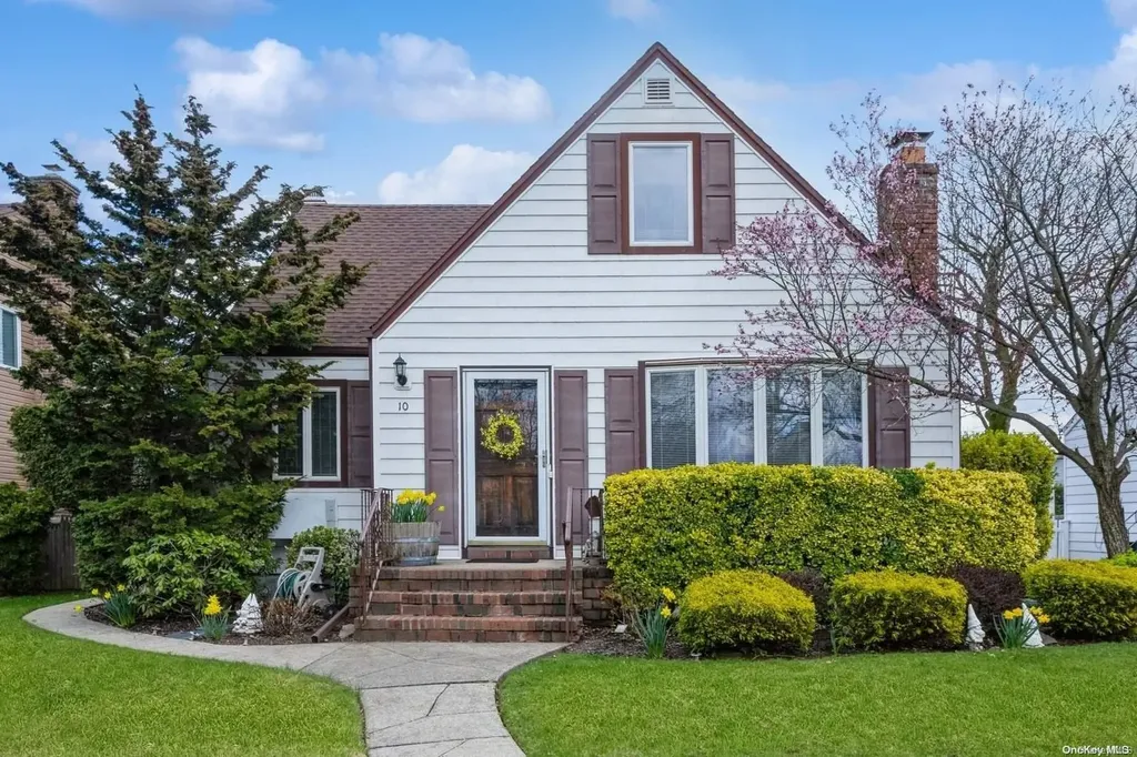 10 Greenway New Hyde Park NY 11040