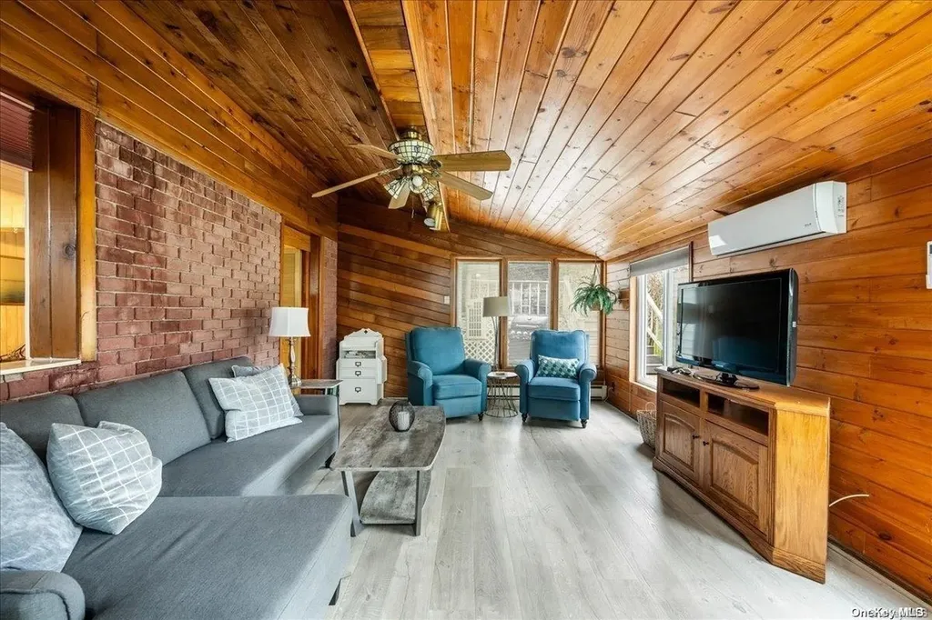 23 Highview Boulevard Brookhaven NY 11719