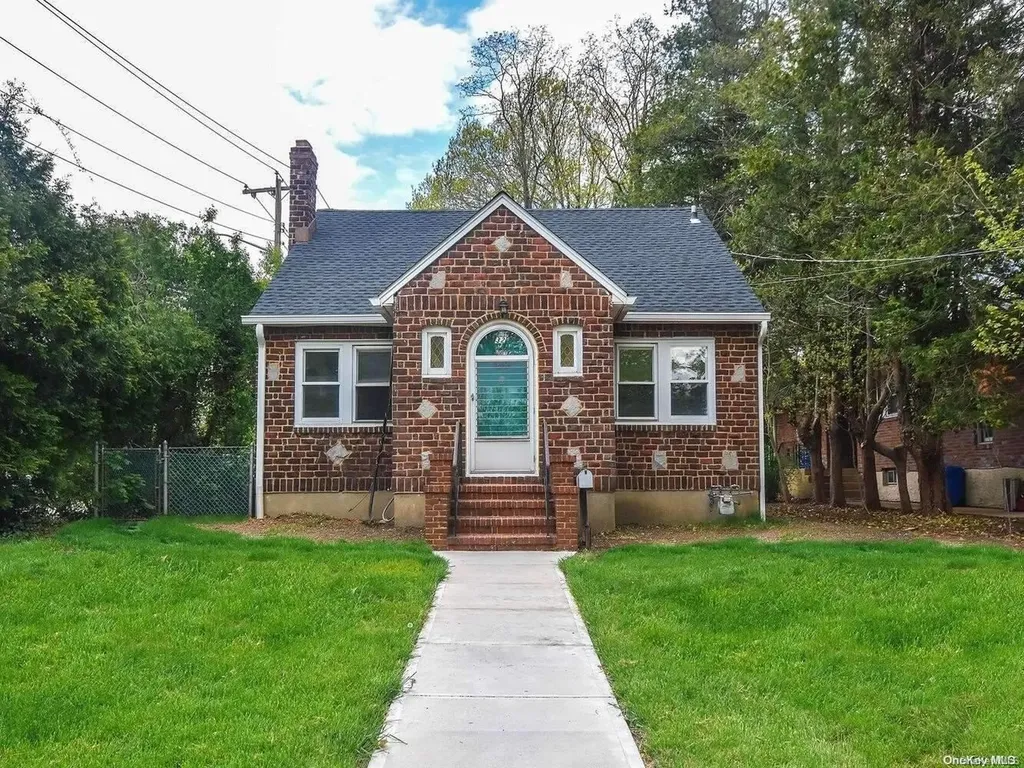 32 Locust Avenue Glen Head NY 11545