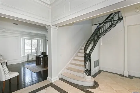 7 Sea Crest Drive Lloyd Harbor NY 11743