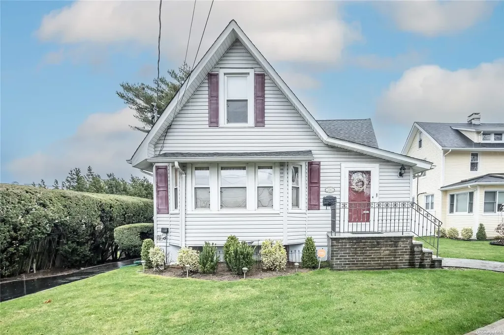 2293 Edna Court Baldwin NY 11510