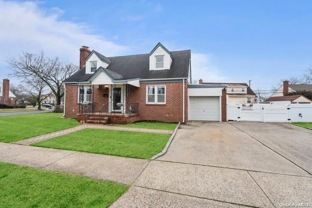58 Eric Lane New Hyde Park NY 11040