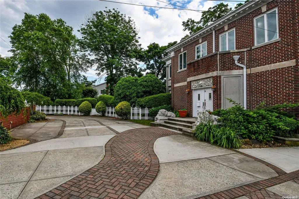 15 Woodmere Boulevard Woodmere NY 11598