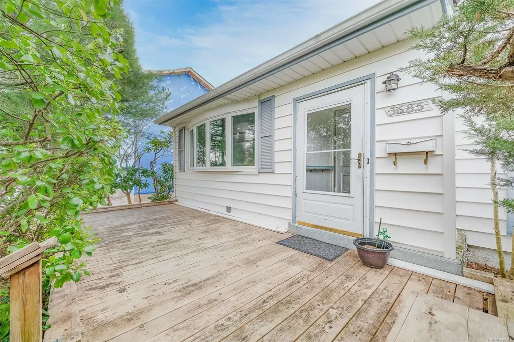 3685 Regent Lane Wantagh NY 11793