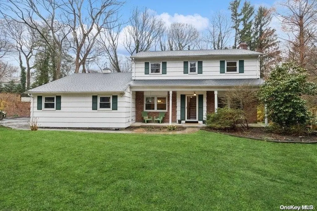 526 Pond Path East Setauket NY 11733