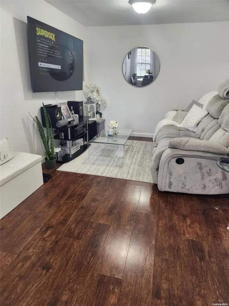 27 Gordon Avenue West Babylon NY 11704