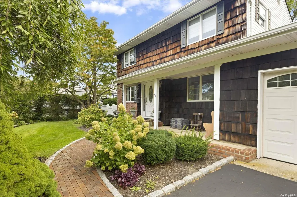 27 Bethany Drive Commack NY 11725