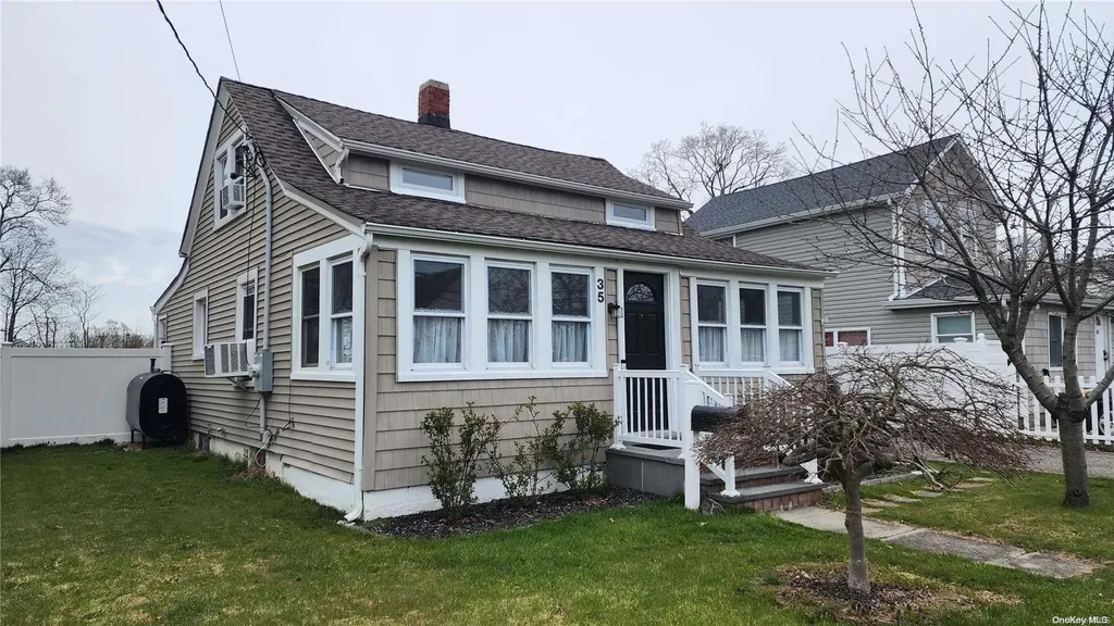 35 Swezey Street Patchogue NY 11772