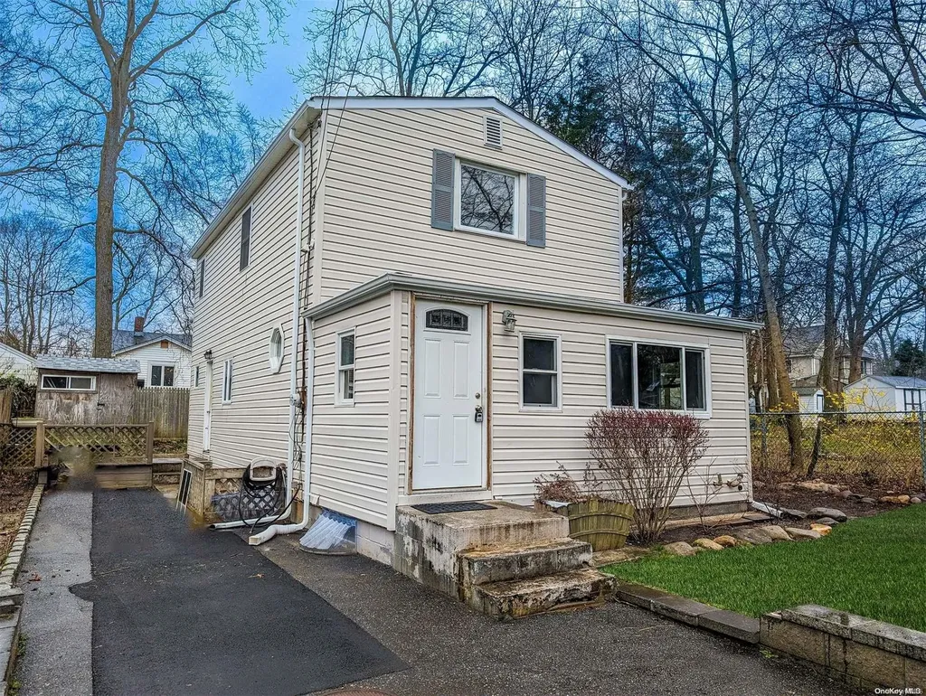 65 Queen Road Rocky Point NY 11778