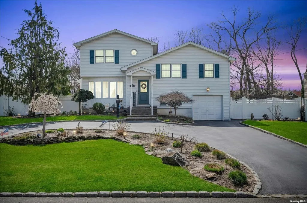 26 Duffin Avenue West Islip NY 11795