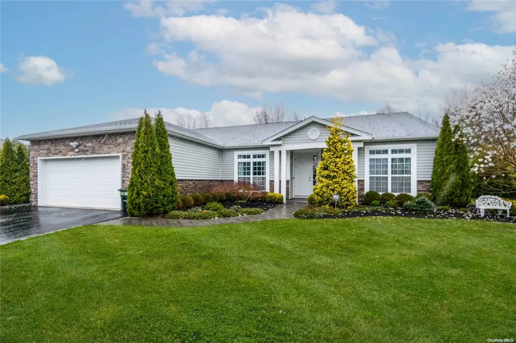 47 Hamlet Woods Drive Saint James NY 11780