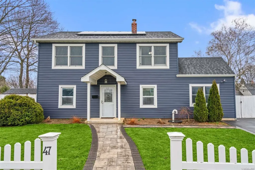 47 Academy Lane Levittown NY 11756