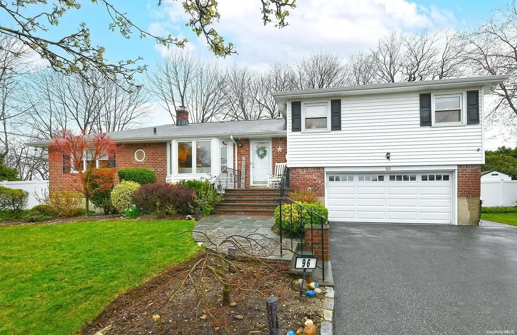 96 Phipps Lane Plainview NY 11803