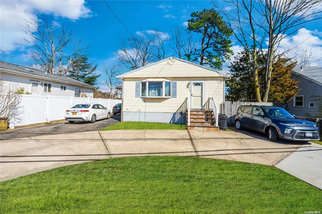 7 Belmont Avenue West Babylon NY 11704