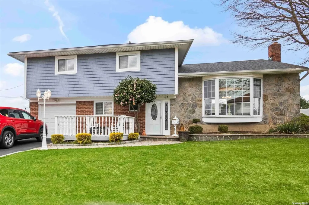 83 Debora Drive Plainview NY 11803